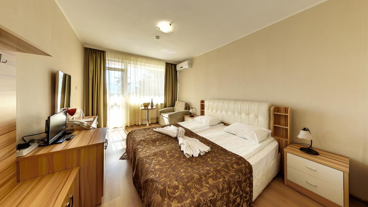 Отель Balneo & SPA Hotel Aura Велинград